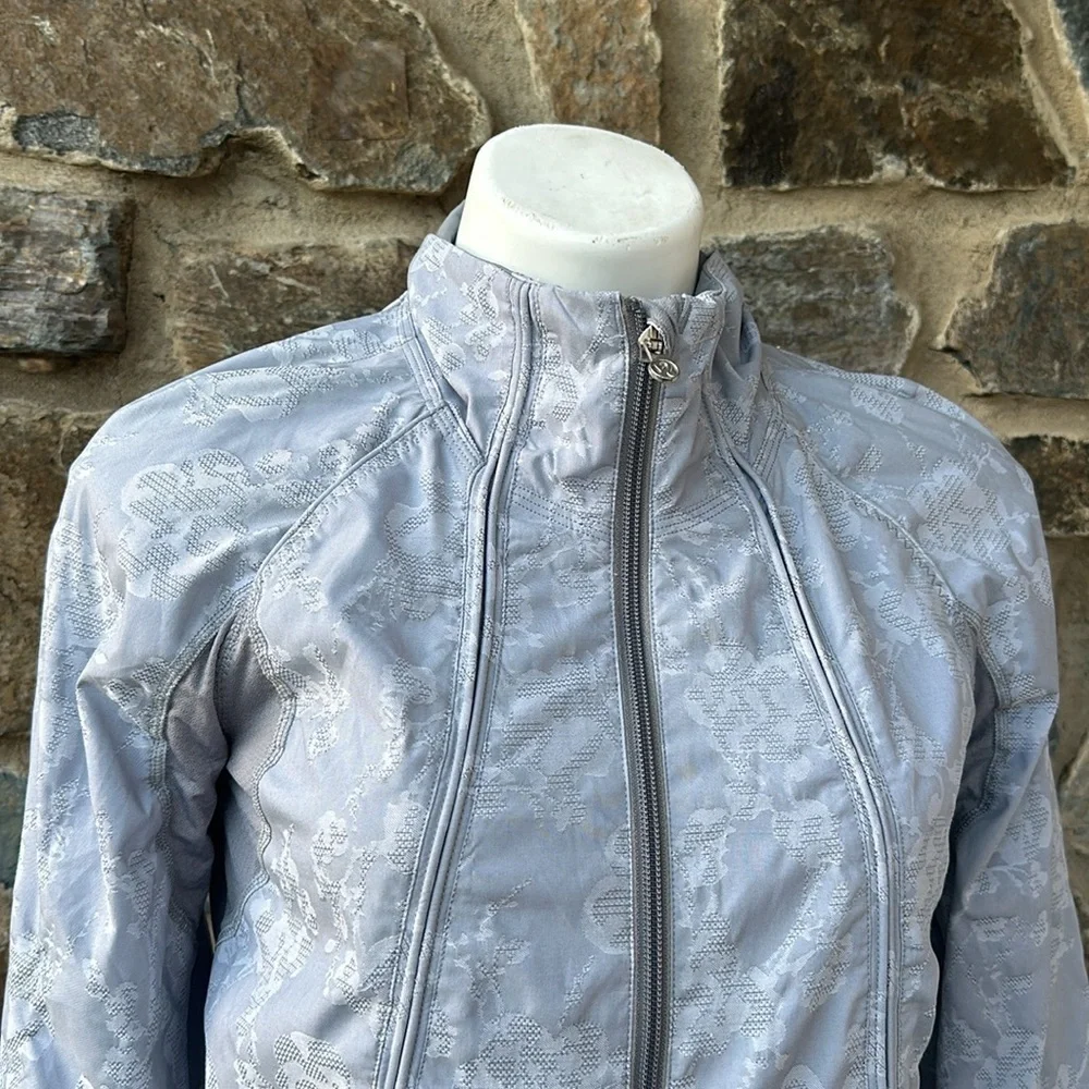 Lululemon Athletica Full Zip Run: Travel to Track Jacket in Fossil Size 6